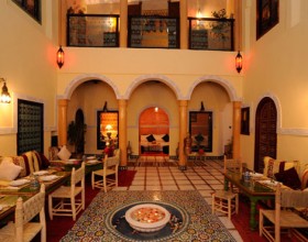 Marrakech: 3 Jours/2 Nuits, Petits Déjeuners, Déjeuner ou Diner, Visite Guidée et Massage au Riad Abhar au coeur de la ville ocre!