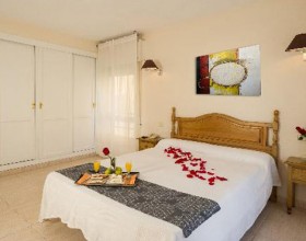 Costa Del Sol-Estepona: Hôtel Caracas ** en Bed and Breakfast ou en Demi-Pension à petits prix!