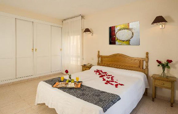 Costa Del Sol-Estepona: Hôtel Caracas ** en Bed and Breakfast ou en Demi-Pension à petits prix!
