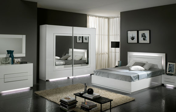 Chambre à coucher à seulement 11900dhs comprenant un lit, deux chevets, une commode, miroir et un tabouret!
