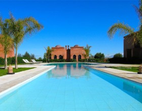 Ourika: Nuitée pour 4 personnes avec Petit-déjeuner dans une Luxueuse villa à seulement 900 DH au lieu de 1700 DH!