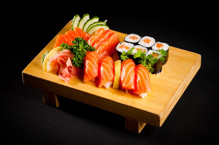 assortiment-42-pi-ces-de-sushi-a-120-dhs-seulement-au-lieu-de-300-dhs